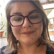 Pâtissière ayant travaillé 7 ans à Londres, je suis bilingue en anglais. J’adores enseigner aux autres et suis très pedagogue